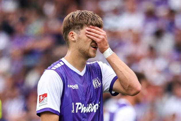 2026.08.15, xkwix, Fußball, 2. Bundesliga, VfL Osnabrück - 1. FC Magdeburg, Stadion an der Bremer Brücke, 2.Spieltag, Saison 2026 2027: Bernd Riesselmann (VfL Osnabrueck 22) haelt sich die Hand vor Augen DFB regulations prohibit any use of photographs as image sequences and or quasi-video. Photo: xKamilxWilkowskixPressefotoKochx Niedersachsen Deutschland *** August 15, 2026, xkwix, Soccer, 2. Bundesliga, VfL Osnabrück 1 FC Magdeburg, Stadion an der Bremer Brücke, Matchday 2, 2026–2027 Season; Bernd Riesselmann (VfL Osnabrück 22) covers his eyes with his hand. DFB regulations prohibit any use of photographs as image sequences and or quasi-video. Photo: xKamilxWilkowskixPressefotoKochx, Lower Saxony, Germany