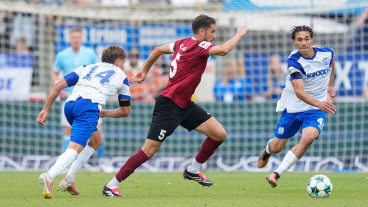15.08.2026, Hänsch-Arena, Meppen, GER, 3. Liga, 2. Spieltag: SV Meppen vs SG Sonnenhof Großaspach, Niclas Nadj (SV Meppen 40) vs Volkan Celiktas (SG Sonnenhof Großaspach 5) DFL REGULATIONS PROHIBIT ANY USE OF PHOTOGRAPHS AS IMAGE SEQUENCES AND OR QUASI-VIDEO. Meppen Niedersachsen Hänsch-Arena *** August 15, 2026, Hänsch Arena, Meppen, GER, 3rd Division, Matchday 2: SV Meppen vs. SG Sonnenhof Großaspach, Niclas Nadj (SV Meppen) 40 vs. Volkan Celiktas (SG Sonnenhof Großaspach) 5 DFL regulations prohibit any use of photographs as image sequences and or quasi-video. Meppen, Lower Saxony, Hänsch Arena