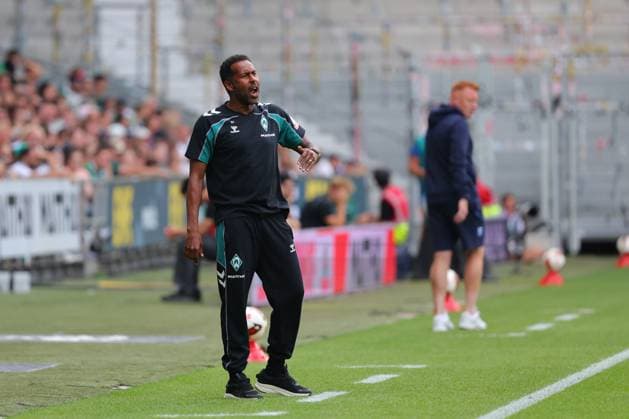 15.08.26, GER, Fussball, 1.FBL Männer, Freundschaftsspiel, Tach der Fans 2026, Saison2026 2027, Weserstadion, SV Werder Bremen vs.AJ Auxerre Coachingzone Seitenlinie Trainerbereich Technische Zone. Trainer Daniel Thioune (SV Werder Bremen) gibt Anweisungen gestikuliert und schreit Foto nordphoto GmbH Tauchnitz DFB REGULATIONS PROHIBIT ANY USE OF PHOTOGRAPHS AS IMAGE SEQUENCES AND OR QUASI-VIDEO. Bremen Weserstadion Bremen Germany *** August 26, 2015, GER, Soccer, 1st Bundesliga Men, Friendly Match, Fan Day 2026, 2026–2027 Season, Weserstadion, SV Werder Bremen vs. AJ Auxerre Coaching Zone, Sideline, Coaches’ Area, Technical Zone; Coach Daniel Thioune of SV Werder Bremen gives instructions, gesturing and shouting. Photo: nordphoto GmbH Tauchnitz. DFB regulations prohibit any use of photographs as image sequences and or quasi-videoEO Bremen Weserstadion Bremen Germany Copyright: xnordphotoxGmbHx xTauchnitzx