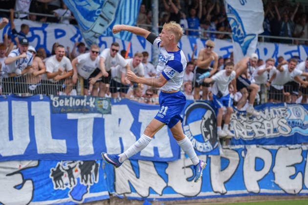 Deutschland: Fussball, 3. Liga, 2. Spieltag, Hänsch-Arena, SV Meppem vs. SG Sonnenhof-Großaspach: Tor von Luca Prasse (SV Meppen, 31) und anschließender Torjubel. *** German Soccer, 3rd Division, Matchday 2, Hänsch Arena, SV Meppen vs. SG Sonnenhof Großaspach; goal by Luca Prasse (SV Meppen) in the 31st minute, followed by goal celebrations Copyright: xMichelxWittex