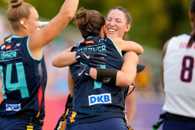 Kyra Fischer (Germany) celebrates during the Women s 2026 IFAF Flag Football World Championships quarter-final match between USA v Germany at Flag Football Complex Dusseldorf-Garath on August 15, 2026 in Dusseldorf, Germany. (Photo by Alex Gottschalk DeFodi Images) - *** Kyra Fischer of Germany celebrates during the quarterfinal match of the 2026 IFAF Women’s Flag Football World Championships between the U.S. and Germany at the Flag Football Complex Düsseldorf-Garath on August 15, 2026, in Düsseldorf, Germany. Photo by Alex Gottschalk, DeFodi Images