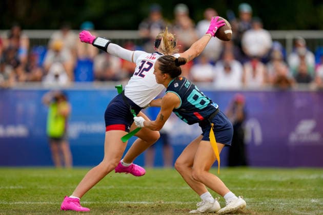 Ashlea Klam (USA) und Zoe Kwandae Song (Germany) battle for the ball during the Women s 2026 IFAF Flag Football World Championships quarter-final match between USA v Germany at Flag Football Complex Dusseldorf-Garath on August 15, 2026 in Dusseldorf, Germany. (Photo by Alex Gottschalk DeFodi Images) - *** Ashlea Klam of the U.S. and Zoe Kwandae Song of Germany battle for the ball during the quarterfinal match of the 2026 IFAF Women’s Flag Football World Championships between the U.S. and Germany at the Flag Football Complex Düsseldorf-Garath on August 15, 2026, in Düsseldorf, Germany. Photo by Alex Gottschalk, DeFodi Images