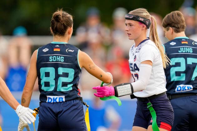 Zoe Kwandae Song (Germany) und Ashlea Klam (USA) look on during the Women s 2026 IFAF Flag Football World Championships quarter-final match between USA v Germany at Flag Football Complex Dusseldorf-Garath on August 15, 2026 in Dusseldorf, Germany. (Photo by Alex Gottschalk DeFodi Images) - *** Zoe Kwandae Song of Germany and Ashlea Klam of the U.S. watch as the U.S. faces Germany in the quarterfinal match of the 2026 IFAF Women’s Flag Football World Championships at the Flag Football Complex in Düsseldorf-Garath on August 15, 2026, in Düsseldorf, Germany. Photo by Alex Gottschalk, DeFodi Images