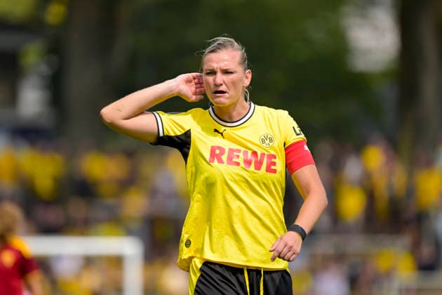 Alexandra Popp (Borussia Dortmund) gestures during the women s pre-season friendly match between Borussia Dortmund Women and AS Roma Women at Stadium Rote Erde on August 15, 2026 in Dortmund, Germany. (Photo by Max Maiwald DeFodi Images) - *** Alexandra Popp of Borussia Dortmund gestures during the women s preseason friendly match between Borussia Dortmund Women and AS Roma Women at Stadium Rote Erde on August 15, 2026, in Dortmund, Germany. Photo by Max Maiwald, DeFodi Images