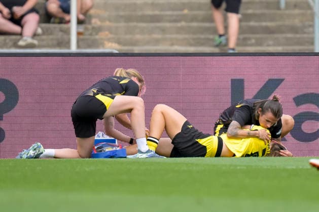 Yasu Woehrn (Borussia Dortmund) is injued during the women s pre-season friendly match between Borussia Dortmund Women and AS Roma Women at Stadium Rote Erde on August 15, 2026 in Dortmund, Germany. (Photo by Max Maiwald DeFodi Images) - *** Yasu Woehrn of Borussia Dortmund is injured during the women s preseason friendly match between Borussia Dortmund Women and AS Roma Women at Stadium Rote Erde on August 15, 2026, in Dortmund, Germany. Photo by Max Maiwald, DeFodi Images