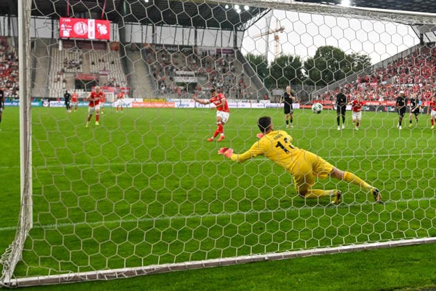 Semir Telalovic (Essen 17) erzielt das Tor zum 1:0durch Elfmeter 15.08.2026 ¢ Fussball ¢ Rot-Weiss Essen vs TSV Havelse, Stadion Essen, Essen, DFB DFL REGULATIONS PROHIBIT ANY USE OF PHOTOGRAPHS AS IMAGE SEQUENCES AND OR QUASI-VIDEO NRW Germany *** Semir Telalovic of Essen 17 scores the goal to make it 1–0 on a penalty kick on August 15, 2026 ¢ Soccer ¢ Rot Weiss Essen vs. TSV Havelse, Essen Stadium, Essen, DFB and DFL regulations prohibit any use of photographs as image sequences and or quasi-video. NRW, Germany Copyright: xpepphotox xHorstxMauelshagenx pep00321, pep_20260815_hm_398710
