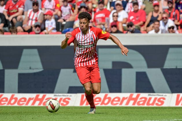 Derry Scherhant (SC Freiburg, 07) mit Ball. GER, SC Freiburg vs Crystal Palace FC, Fussball, Testspiel, , Saison 2026 2027, 15.08.2026 GER, SC Freiburg vs Crystal Palace FC, Fussball, Testspiel, , Saison 2026 2027, 15.08.2026 Freiburg *** Derry Scherhant, SC Freiburg, No. 7 with the ball (GER), SC Freiburg vs. Crystal Palace FC, Soccer, Friendly Match, , 2026–2027 Season, August 15, 2026 GER, SC Freiburg vs. Crystal Palace FC, soccer, friendly match, , 2026–2027 season, August 15, 2026 Freiburg Copyright: xEibner-Pressefotox EP_THS