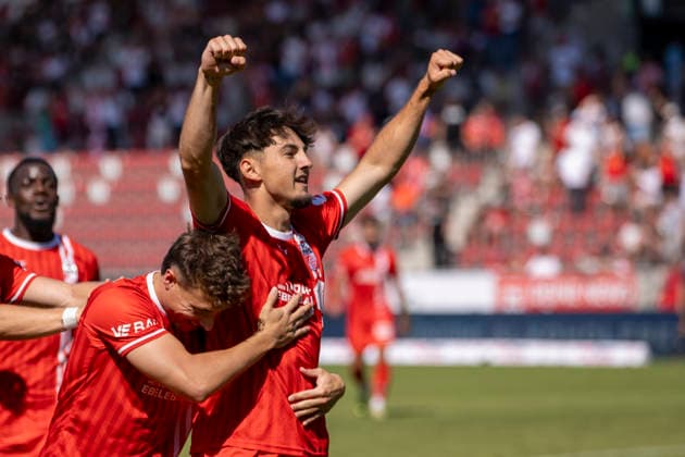 Regionalliga Nordost: FC Rot-Weiß Erfurt vs. 1. FC Magdeburg II; Erfurt; 15.08.2026 Robbie Felßberg ( 18; FC Rot-Weiß Erfurt) (links) und Dustin Forkel ( 17; FC Rot-Weiß Erfurt) (rechts) Regionalliga Nordost: FC Rot-Weiß Erfurt vs. 1. FC Magdeburg II; Steigerwaldstadion Erfurt; 15.08.2026 *** Regionalliga Northeast FC Rot Weiß Erfurt vs. 1 FC Magdeburg II Erfurt, August 15, 2026 Robbie Felßberg (18, FC Rot Weiß Erfurt) on the left and Dustin Forkel (17, FC Rot Weiß Erfurt) on the right Regionalliga Northeast FC Rot Weiß Erfurt vs. 1 FC Magdeburg II, Steigerwaldstadion, Erfurt, August 15, 2026 Copyright: xBEAUTIFULxSPORTS Duehringx