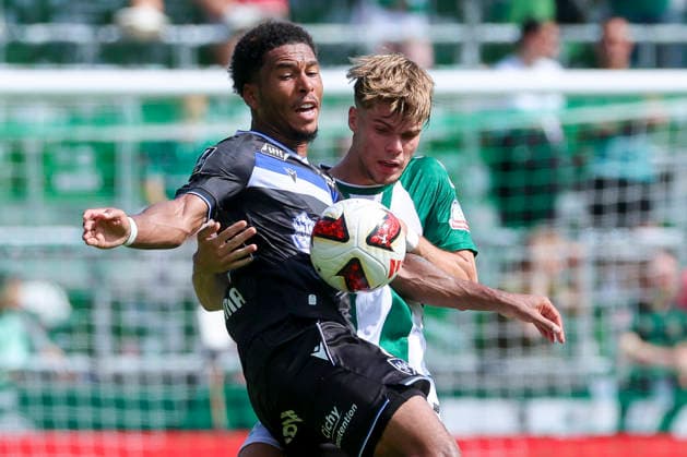 Danny Namaso Loader (AJ Auxerre) und Mick Schmetgens (Werder Bremen) kaempfen um den Ball waehrend des Freundschaftsspiels zwischen Werder Bremen und AJ Auxerre im Weserstadion am 15. August 2026 in Bremen, Deutschland. (Foto von Marco Steinbrenner DeFodi Images) +++ Danny Namaso Loader (AJ Auxerre) und Mick Schmetgens (Werder Bremen) battle for the ball during the Friendly match between Werder Bremen and AJ Auxerre at Weserstadion on August 15, 2026 in Bremen, Germany. (Photo by Marco Steinbrenner DeFodi Images) (Photo by Marco Steinbrenner DeFodi Images) - *** Danny Namaso of AJ Auxerre and Mick Schmetgens of Werder Bremen battle for the ball during the friendly match between Werder Bremen and AJ Auxerre at Weserstadion on August 15, 2026, in Bremen, Germany Photo by Marco Steinbrenner DeFodi Images Danny Namaso Loader of AJ Auxerre and Mick Schmetgen of Werder Bremen battle for the ball during the friendly match between Werder Bremen and AJ Auxerre at Weserstadion on August 15, 2026 in Bremen, Germany Photo by Marco Steinbrenner DeFodi Images Photo by Marco Steinbrenner DeFodi Images