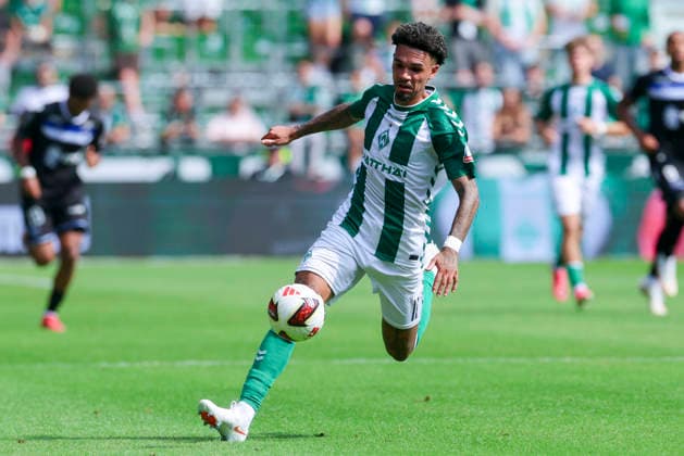 Justin Njinmah (Werder Bremen) kontrolliert den Ball waehrend des Freundschaftsspiels zwischen Werder Bremen und AJ Auxerre im Weserstadion am 15. August 2026 in Bremen, Deutschland. (Foto von Marco Steinbrenner DeFodi Images) +++ Justin Njinmah (Werder Bremen) controls the ball during the Friendly match between Werder Bremen and AJ Auxerre at Weserstadion on August 15, 2026 in Bremen, Germany. (Photo by Marco Steinbrenner DeFodi Images) (Photo by Marco Steinbrenner DeFodi Images) - *** Justin Njinmah of Werder Bremen controls the ball during the friendly match between Werder Bremen and AJ Auxerre at Weserstadion on August 15, 2026, in Bremen, Germany Photo by Marco Steinbrenner DeFodi Images Justin Njinmah of Werder Bremen controls the ball during the friendly match between Werder Bremen and AJ Auxerre at the Weserstadion on August 15, 2026 in Bremen, Germany Photo by Marco Steinbrenner DeFodi Images Photo by Marco Steinbrenner DeFodi Images