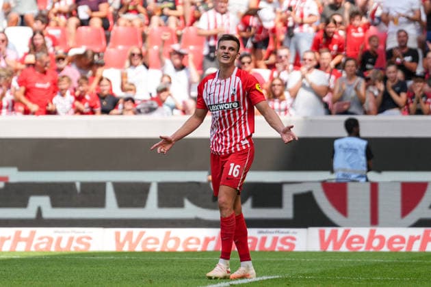 Yannik Engelhardt, SC Freiburg, 16 goal celebration, emotions, shot on goal, finish, goal scored, goal, hit, Germany, soccer, friendly match, season opener, SC Freiburg vs. Crystal Palace, August 15, 2026, Europa-Park Stadium, Freiburg, Freiburg, Europa-Park Stadium, Baden-Württemberg, Germany Copyright: xArnexAmbergx