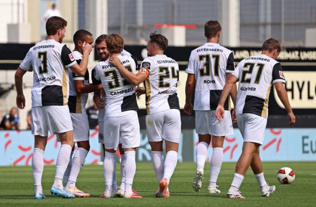15.08.2026, Fussball, Herren, Testspiel, Saison 2026 2027, SV 07 Elversberg - FC Lorient, Torjubel der SV 07 Elversberg nach dem Tor zum 1:0 durch Lukasz Poreba (SV 07 Elversberg) Elversberg Ursapharm-Arena an der Kaiserlinde Saarland Deutschland (DEU) *** August 15, 2026, Soccer, Men s, Friendly Match, 2026–2027 Season, SV 07 Elversberg vs. FC Lorient, SV 07 Elversberg celebrates after Lukasz Poreba scores the 1–0 goal; SV 07 Elversberg, Ursapharm Arena at the Kaiserlinde, Saarland, Germany (DEU) Copyright: xFabianxKleerx