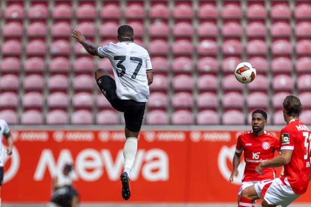 GER, Mainz, Fussball, Testspiel, FSV Mainz 05 vs. AFC Bournemouth im Bild v.l.: Rayan (AFC Bournemouth 37), Aktion mit Ball 15.08.2026, MEWA-Arena Mainz DFL DFB REGULATIONS PROHIBIT ANY USE OF PHOTOGRAPHS AS IMAGE SEQUENCES AND OR QUASI-VIDEO, *** GER, Mainz, Soccer, Friendly Match, FSV Mainz 05 vs. AFC Bournemouth (pictured, from left): Rayan (AFC Bournemouth, 37), in action with the ball, August 15, 2026, MEWA Arena Mainz DFL DFB REGULATIONS PROHIBIT ANY USE OF PHOTOGRAPHS AS IMAGE SEQUENCES AND OR QUASI-VIDEO, Copyright: HMBxMedia PaulxFritz
