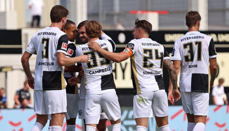 15.08.2026, Fussball, Herren, Testspiel, Saison 2026 2027, SV 07 Elversberg - FC Lorient, Torjubel der SV 07 Elversberg nach dem Tor zum 1:0 durch Lukasz Poreba (SV 07 Elversberg) Elversberg Ursapharm-Arena an der Kaiserlinde Saarland Deutschland (DEU) *** August 15, 2026, Soccer, Men s, Friendly Match, 2026–2027 Season, SV 07 Elversberg vs. FC Lorient, SV 07 Elversberg celebrates after Lukasz Poreba scores the 1–0 goal; SV 07 Elversberg, Ursapharm Arena at the Kaiserlinde, Saarland, Germany (DEU) Copyright: xFabianxKleerx