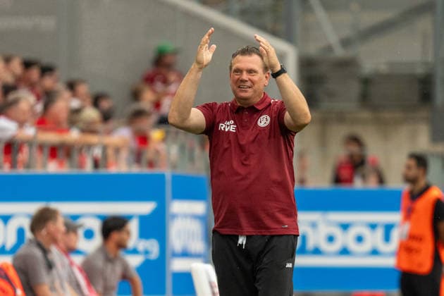 Uwe Koschinat (Rot-Weiss Essen, Cheftrainer) ist ausser sich, GER Rot-Weiss Essen vs. TSV Havelse, Fussball, 3. Liga, Spieltag 02, Saison 2026 2027, 15.08.2026 DFB DFL REGULATIONS PROHIBIT ANY USE OF PHOTOGRAPHS AS IMAGE SEQUENCES AND OR QUASI-VIDEO, GER Rot-Weiss Essen vs. TSV Havelse, Fussball, 3. Liga, Spieltag 02, Saison 2026 2027, 15.08.2026 Essen *** Uwe Koschinat, head coach of Rot Weiss Essen, is beside himself; GER Rot Weiss Essen vs. TSV Havelse, soccer, 3rd Division, Matchday 02, 2026–2027 season, August 15, 2026 DFB DFL regulations prohibit any use of photographs as image sequences and or quasi-video, GER Rot Weiss Essen vs. TSV Havelse, soccer, 3rd Division, Matchday 02, 2026–2027 season, August 15, 2026, Essen Copyright: xEibner-Pressefoto FabianxFriesex EP_FFE