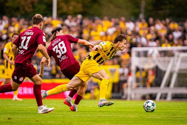 Daniel Starodid (Alemannia Aachen, 09) gegen Broeger (SC Fortuna Koeln, 38) SC Fortuna Koeln vs. Alemannia Aachen, Fussball, 3. Liga, 2. Spieltag, Saison 2026 2027, 15.08.2026 DFB REGULATIONS PROHIBIT ANY USE OF PHOTOGRAPHS AS IMAGE SEQUENCES AND OR QUASI-VIDEO SC Fortuna Koeln vs. Alemannia Aachen, Fussball, 3. Liga, 2. Spieltag, Saison 2026 2027, 15.08.2026 Koeln *** Daniel Starodid Alemannia Aachen, 09 vs. Broeger SC Fortuna Cologne, 38 SC Fortuna Cologne vs. Alemannia Aachen, Soccer, 3rd Division, Matchday 2, 2026–2027 Season, August 15, 2026 DFB regulations prohibit any use of photographs as image sequences and or quasi-video SC Fortuna Cologne vs. Alemannia Aachen, soccer, 3rd Division, Matchday 2, 2026–2027 Season, August 15, 2026, Cologne Copyright: xEibner-Pressefoto J.xDerondeaux EP_JDU