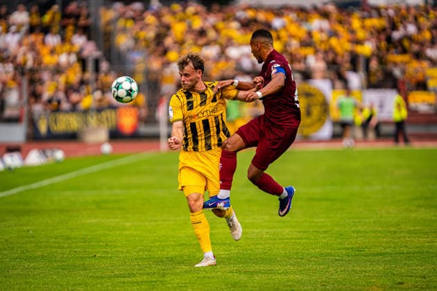 Mika Schroers (Alemannia Aachen, 27) gegen Robin Afamefuna (SC Fortuna Koeln, 22) SC Fortuna Koeln vs. Alemannia Aachen, Fussball, 3. Liga, 2. Spieltag, Saison 2026 2027, 15.08.2026 DFB REGULATIONS PROHIBIT ANY USE OF PHOTOGRAPHS AS IMAGE SEQUENCES AND OR QUASI-VIDEO SC Fortuna Koeln vs. Alemannia Aachen, Fussball, 3. Liga, 2. Spieltag, Saison 2026 2027, 15.08.2026 Koeln *** Mika Schroers (Alemannia Aachen), 27, vs. Robin Afamefuna (SC Fortuna Cologne), 22; SC Fortuna Cologne vs. Alemannia Aachen, soccer, 3rd Division, Matchday 2, 2026–2027 season, August 15, 2026 DFB regulations prohibit any use of photographs as image sequences and or quasi-video SC Fortuna Cologne vs. Alemannia Aachen, soccer, 3rd Division, Matchday 2, 2026–2027 Season, August 15, 2026, Cologne Copyright: xEibner-Pressefoto J.xDerondeaux EP_JDU