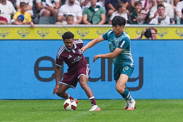 15.08.2026, xydrx, Herren, Fußball, Saisoneroeffnung, Borussia Mönchengladbach - Aston Villa, Saison 2026 2027, ista-Borussia-Park: Ian Maatsen (Aston Villa, 22) im Zweikampf gegen Shuto Machino (Borussia Moenchengladbach, 18) DFB regulations prohibit any use of photographs as image sequences and or quasi-video. *** August 15, 2026, xydrx, Men s, Soccer, Season opener, Borussia Mönchengladbach vs. Aston Villa, 2026–2027 season, at Borussia Park, Ian Maatsen, Aston Villa, No. 22 in a tackle against Shuto Machino, Borussia Mönchengladbach, No. 18. DFB regulations prohibit any use of photographs as image sequences and or quasi-video. Copyright: HMBxMedia YannisxDreimann