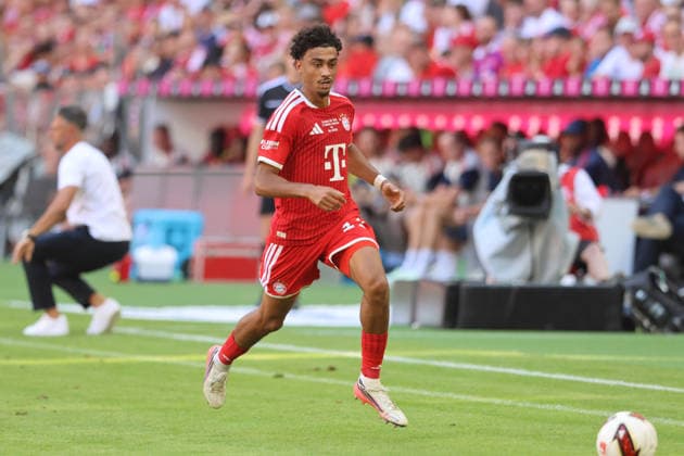 11 Nathaniel Brown (FCB) am Ball Fussball Telekom Cup FC Bayern München - RB Leipzig 15.08.2025 Allianz Arena FOTO: Mladen Lackovic LakoPress *** 11 Nathaniel Brown FCB in Action Soccer Telekom Cup FC Bayern Munich RB Leipzig August 15, 2025 Allianz Arena PHOTO Mladen Lackovic LakoPress