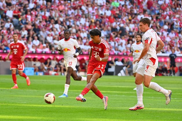Tor Nathaniel BROWN (Bayern Muenchen) zu 2-1,Aktion,Torschuss, Fussball Telekom Cup FC Bayern Muenchen - RB Leipzig am 15.08.2025 , A L L I A N Z A R E N A. *** Goal by Nathaniel BROWN, Bayern Munich, 2-1; Action, Shot on Goal, Soccer Telekom Cup: FC Bayern Munich vs. RB Leipzig on August 15, 2025, ALLIANZ ARENA