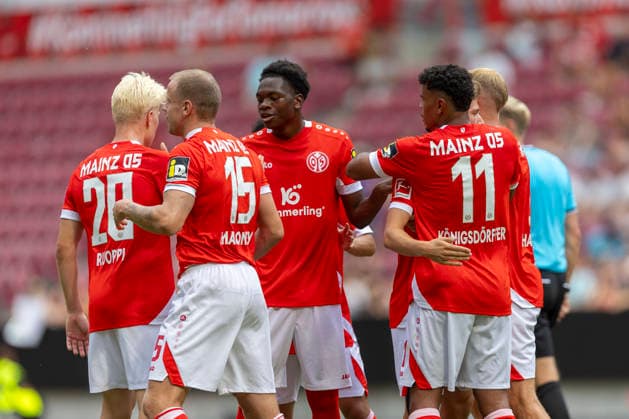 GER, Mainz, Fussball, Testspiel, FSV Mainz 05 vs. AFC Bournemouth im Bild v.l.: Mainz Torjubel 15.08.2026, MEWA-Arena Mainz DFL DFB REGULATIONS PROHIBIT ANY USE OF PHOTOGRAPHS AS IMAGE SEQUENCES AND OR QUASI-VIDEO, *** GER, Mainz, Soccer, Friendly Match, FSV Mainz 05 vs. AFC Bournemouth in pictures (from left): Mainz goal celebration, August 15, 2026, MEWA Arena, Mainz. DFL and DFB regulations prohibit any use of photographs as image sequences and or quasi-video, Copyright: HMBxMedia PaulxFritz