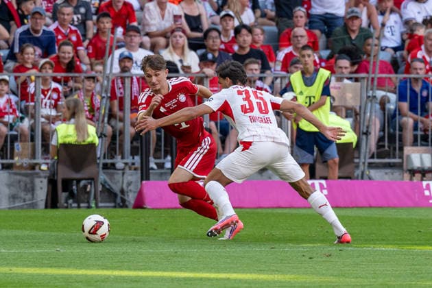 Kampf um den Ball Zweikampf zwischen Tim Binder (FC Bayern Muenchen, 46) und Max Finkgraefe (RB Leipzig, 35) GER, FC Bayern Muenchen vs. RB Leipzig, Fussball, Telekom-Cup, Testspiel, Spielzeit 2026 2027, 15.08.2026 (DFL DFB REGULATIONS PROHIBIT ANY USE OF PHOTOGRAPHS as IMAGE SEQUENCES and or QUASI-VIDEO). Foto: HMB Media Heike Feiner *** Battle for the Ball: Tackle between Tim Binder (FC Bayern Munich, 46) and Max Finkgräfe (RB Leipzig, 35) GER, FC Bayern Munich vs. RB Leipzig, Soccer, Telekom Cup, Friendly Match, 2026–2027 Season, August 15, 2026 DFL DFB regulations prohibit any use of photographs as image sequences and or quasi-video. Photo: HMB Media, Heike Feiner Copyright: HMBxMedia HeikexFeiner