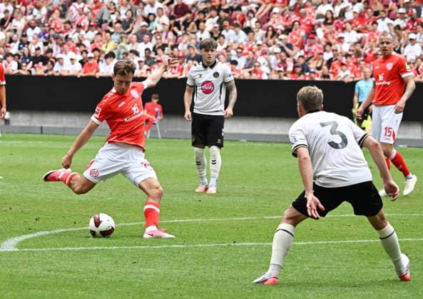 15.08.2026, xsltx, Fussball Testspiel, FSV Mainz 05 - AFC Bournemouth v.l. William Boving (1. FSV Mainz 05) trifft zum 2:1 (DFL DFB REGULATIONS PROHIBIT ANY USE OF PHOTOGRAPHS as IMAGE SEQUENCES and or QUASI-VIDEO) *** August 15, 2026, xsltx, Soccer Friendly Match, FSV Mainz 05 vs. AFC Bournemouth by William Boving 1 FSV Mainz 05 scores to make it 2–1. DFL and DFB regulations prohibit any use of photographs as image sequences and or quasi-video.
