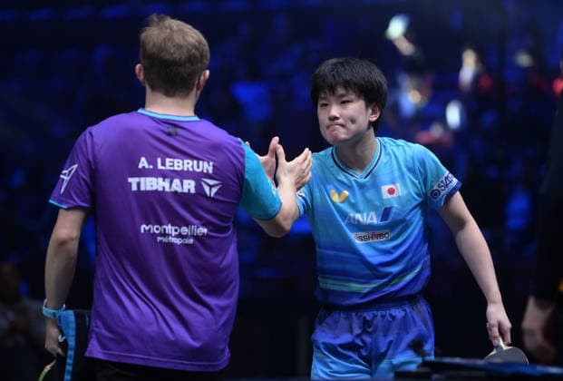 (260815) -- MALMO, Aug. 15, 2026 -- Harimoto Tomokazu (R) of Japan shakes hand with Alexis Lebrun of France after the men s singles quarterfinal match at the WTT Europe Smash Sweden 2026 in Malmo, Sweden, Aug. 15, 2026. ) (SP)SWEDEN-MALMO Table tennis, Tischtennis WTT EUROPE SMASH 2026-MEN S SINGLES WengxXinyang 