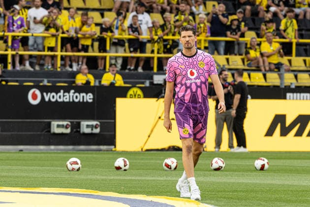 Regionalliga West: Borussia Dortmund II - 1.FC Köln II, 07.08.2026 Gregor Kobel (Borussia Dortmund, 1) bei der offiziellen Vorstellung der Kader für die Saison 2026 27. Regionalliga West: Borussia Dortmund II - 1.FC Köln II, Rote Erde, Dortmund; 07.08.2026 DFB regulations prohibit any use of photographs as image sequences and or quasi video. *** Regionalliga West: Borussia Dortmund II vs. 1. FC Köln II, August 7, 2026. Gregor Kobel of Borussia Dortmund, No. 1, at the official presentation of the rosters for the 2026–27 season. Regionalliga West: Borussia Dortmund II vs. 1. FC Köln II, Rote Erde, Dortmund, August 7, 2026. DFB regulations prohibit any use of photographs as image sequences and or quasi-video. Copyright: xBEAUTIFULxSPORTS Buriakovx