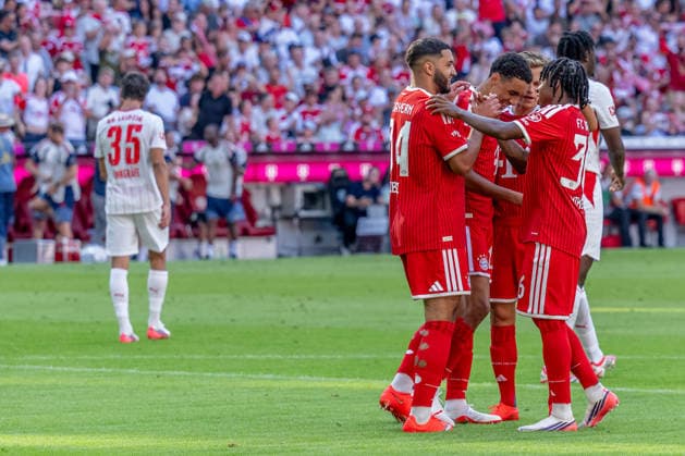 Ismael Saibari (FC Bayern Muenchen, 34), Joshua Kimmich (FC Bayern Muenchen, 06) und Wisdom Mike (FC Bayern Muenchen, 36) bejubeln mit Jamal Musiala (FC Bayern Muenchen, 10) dessen Tor zum 3:1 GER, FC Bayern Muenchen vs. RB Leipzig, Fussball, Telekom-Cup, Testspiel, Spielzeit 2026 2027, 15.08.2026 (DFL DFB REGULATIONS PROHIBIT ANY USE OF PHOTOGRAPHS as IMAGE SEQUENCES and or QUASI-VIDEO). Foto: HMB Media Heike Feiner *** Ismael Saibari (FC Bayern Munich, 34), Joshua Kimmich (FC Bayern Munich, 06), and Wisdom Mike (FC Bayern Munich, 36) celebrate with Jamal Musiala (FC Bayern Munich, 10) after his goal to make it 3–1 for Germany, FC Bayern Munich vs. RB Leipzig, Soccer, Telekom Cup, Friendly Match, 2026–2027 Season, August 15, 2026 DFL DFB REGULATIONS PROHIBIT ANY USE OF PHOTOGRAPHS AS IMAGE SEQUENCES AND OR QUASI-VIDEO Photo: HMB Media, Heike Feiner Copyright: HMBxMedia HeikexFeiner