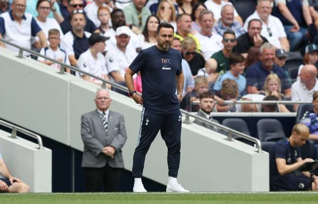 Pre Season Friendly - Tottenham Hotspur v TSG 1899 Hoffenheim LONDON, ENGLAND, AUGUST 15: Roberto De Zerbi manager of Tottenham Hotspur during the Pre Season Friendly match between Tottenham Hotspur v TSG 1899 Hoffenheim at Tottenham Hotspur Stadium, London on 15 August. (Photo by Daniel Weir) London Tottenham Hotspur Stadium United Kingdom Copyright: xDanielxWeir SportsxPressxPhotox Sportspressphoto_SPR207056