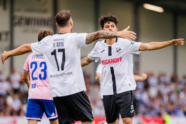 (L-R) Yari Otto (SC Verl, 17), Andre Leipold (SC Verl, 20) jubeln ueber das Tor zum 2:0 durch Andre Leipold (SC Verl, 20) GER, SC Verl vs. MSV Duisburg, Fussball, 3. Liga, 2. Spieltag, Spielzeit 2026 2027, 15.08.2026 DFL Regulations prohibit any use of photographers as image sequences and or quasi-video. GER, SC Verl vs. MSV Duisburg, Fussball, 3. Liga, 2. Spieltag, Spielzeit 2026 2027, 15.08.2026 Verl *** L R Yari Otto (SC Verl, 17) and Andre Leipold (SC Verl, 20) celebrate the goal that made it 2–0, scored by Andre Leipold (SC Verl, 20, GER), SC Verl vs. MSV Duisburg, Soccer, 3rd Division, Matchday 2, 2026–2027 season, August 15, 2026 DFL regulations prohibit any use of photographs as image sequences and or quasi-video GER, SC Verl vs. MSV Duisburg, soccer, 3rd League, Matchday 2, 2026–2027 season, August 15, 2026, Verl Copyright: xEibner-Pressefoto JanxRollingerx EP_JSK