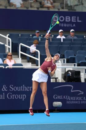 MASON, OHIO - AUGUST 15: Amanda Anisimova of United States serves the ball during day five of the Cincinnati Open at the Lindner Family Tennis Center on August 15, 2026 in Mason, Ohio.  Copyright: xShainaxBenhiyoun SPPx Sportspressphoto_SPR207107