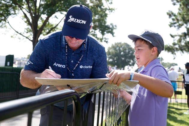 MEMPHIS, TN - AUGUST 15: Ryan Fox of New Zealand signs an autograph for a fan following the third round of the FedEx St. Jude Championship, August 15, 2026, at TPC Southwind in Memphis, Tennessee. (Photo by Matthew Maxey Icon Sportswire) GOLF: AUG 15 PGA, Golf Herren FedEx St. Jude Championship EDITORIAL USE ONLY Icon260815018