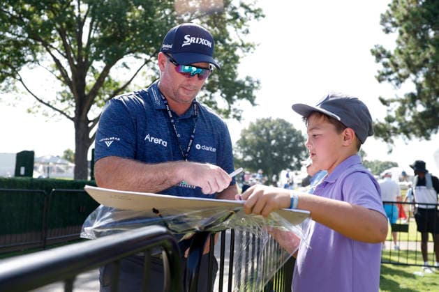 MEMPHIS, TN - AUGUST 15: Ryan Fox of New Zealand signs an autograph for a fan following the third round of the FedEx St. Jude Championship, August 15, 2026, at TPC Southwind in Memphis, Tennessee. (Photo by Matthew Maxey Icon Sportswire) GOLF: AUG 15 PGA, Golf Herren FedEx St. Jude Championship EDITORIAL USE ONLY Icon260815019