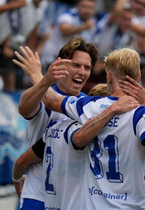15.08.2026, Hänsch-Arena, Meppen, GER, 3. Liga, 2. Spieltag: SV Meppen vs SG Sonnenhof Großaspach, Luis Sprekelmeyer (SV Meppen 19) jubelt mit Luca Prasse (SV Meppen 31) nach dessen 2:0-Treffer DFL REGULATIONS PROHIBIT ANY USE OF PHOTOGRAPHS AS IMAGE SEQUENCES AND OR QUASI-VIDEO. Meppen Niedersachsen Hänsch-Arena *** August 15, 2026, Hänsch Arena, Meppen, GER, 3rd Division, Matchday 2: SV Meppen vs. SG Sonnenhof Großaspach, Luis Sprekelmeyer of SV Meppen 19 celebrates with Luca Prasse of SV Meppen 31 after his 2–0 goal. DFL REGULATIONS PROHIBIT ANY USE OF PHOTOGRAPHS AS IMAGE SEQUENCES AND OR QUASI-VIDEO. Meppen, Lower Saxony, Hänsch Arena