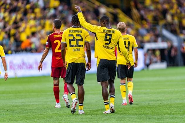 Testspiel, Bundesliga Serie A, Borussia Dortmund vs. AS Rom, 15.08.2026 im Signal Iduna Park Tor zum 2:2 durch Serhou Guirassy nach Vorlage von Julian Ryerson Joane Gadou Konstantinos Karetsas *** Friendly Match, Bundesliga Serie A, Borussia Dortmund vs. AS Roma, August 15, 2026, at Signal Iduna Park. Serhou Guirassy scores the 2-2 goal off an assist from Julian Ryerson, Joane Gadou, and Konstantinos Karetsas. Copyright: xBahhoxKarax