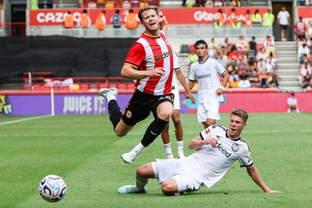 LONDON, ENGLAND - AUGUST 15: Nathan Collins of Brentford chases the ball during the pre-season friendly match between Brentford and Eintracht Frankfurt at Gtech Community Stadium on August 15, 2026 in London, England.  Copyright: xSeanxChandlerx xSPPx Sportspressphoto_SPR207151