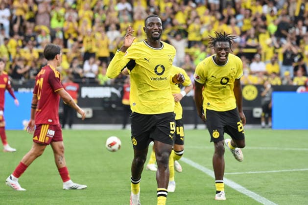 Jubel Serhou Guirassy (Borussia Dortmund) 2:2 15.08.2026, Fussball, Saison 2026 2027, Saisoneröffnung, Testspiel, Borussia Dortmund - AS Rom Dortmund Signal Iduna Park Nordrhein Westfalen Deutschland *** Serhou Guirassy Celebrates, Borussia Dortmund, August 15, 2026, Soccer, 2026–2027 Season, Season Opener, Friendly Match, Borussia Dortmund vs. AS Roma, Dortmund, Signal Iduna Park, North Rhine-Westphalia, Germany Team2
