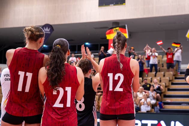 VOLLEYBALL - AUT vs GER, test match VIENNA,AUSTRIA,15.AUG.26 - VOLLEYBALL - OEVV international test match, ladies, Austria vs Germany. Image shows the team of Germany with their fans.  GEPAxpictures xGabrielxLopez