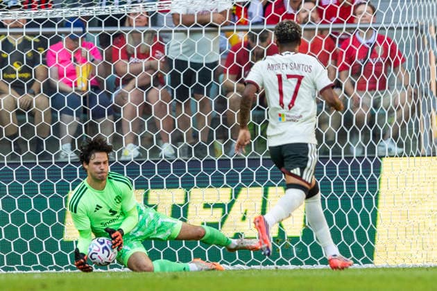 Manchester United, ManU v AC Milan Friendly Mach Senne Lammens during a friendly match between Manchester United and AC Milan in Wroclaw,Poland on August 15, 2026 Wroclaw Poland  Copyright: xAndrzejxIwanczukx originalFilename:iwanczuk-manchest260815_npdrP.jpg