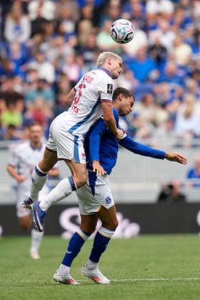 Everton v LOSC, Pre-Season Friendly Brennan Johnson of Everton competes for a header with Romain Perraud of Lille OSC during the Everton v LOSC Pre-Season Friendly match at the Hill Dickinson Stadium, Liverpool, England on 15 August 2026 Credit: Steve Flynn Every Second Media Editorial use only. All images are copyright Every Second Media Limited. No images may be reproduced without prior permission. Copyright: xIMAGO EveryxSecondxMediax ESM-2091-0059 StevexFlynnx xEveryxSecondxMediax