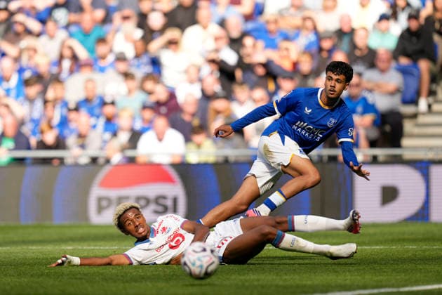 Everton v LOSC, Pre-Season Friendly Adam Aznou of Everton crosses the ball during the Everton v LOSC Pre-Season Friendly match at the Hill Dickinson Stadium, Liverpool, England on 15 August 2026 Credit: Steve Flynn Every Second Media Editorial use only. All images are copyright Every Second Media Limited. No images may be reproduced without prior permission. Copyright: xIMAGO EveryxSecondxMediax ESM-2091-0069 StevexFlynnx xEveryxSecondxMediax
