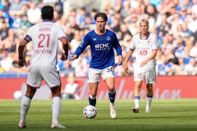 Everton v LOSC, Pre-Season Friendly Hayden Hackney of Everton runs with the ball during the Everton v LOSC Pre-Season Friendly match at the Hill Dickinson Stadium, Liverpool, England on 15 August 2026 Credit: Steve Flynn Every Second Media Editorial use only. All images are copyright Every Second Media Limited. No images may be reproduced without prior permission. Copyright: xIMAGO EveryxSecondxMediax ESM-2091-0071 StevexFlynnx xEveryxSecondxMediax