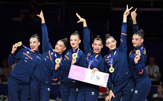 15.08.2026, xhbx, Rhythmische Sportgymnastik Weltmeisterschaft 2026, v.l. Team, Gruppe, Group, Mannschaft Spanien, Spain Siegerehrung Group All-Around Final Frankfurt am Main *** August 15, 2026, xhbx, 2026 Rhythmic Gymnastics World Championships, from left: Team, Group, Spain, Spain, Medal Ceremony, Group All-Around Final, Frankfurt am Main
