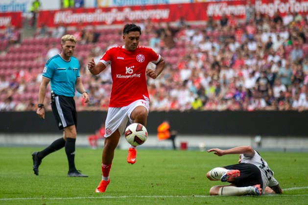 GER, Mainz, Fussball, Testspiel, FSV Mainz 05 vs. AFC Bournemouth im Bild v.l.: Nadiem Amiri (FSV Mainz 05 10), Aktion mit Ball 15.08.2026, MEWA-Arena Mainz DFL DFB REGULATIONS PROHIBIT ANY USE OF PHOTOGRAPHS AS IMAGE SEQUENCES AND OR QUASI-VIDEO, *** GER, Mainz, Soccer, Friendly Match, FSV Mainz 05 vs. AFC Bournemouth (pictured, from left): Nadiem Amiri (FSV Mainz 05) 10, in action with the ball, August 15, 2026, MEWA Arena Mainz DFL DFB REGULATIONS PROHIBIT ANY USE OF PHOTOGRAPHS AS IMAGE SEQUENCES AND OR QUASI-VIDEO, Copyright: HMBxMedia PaulxFritz