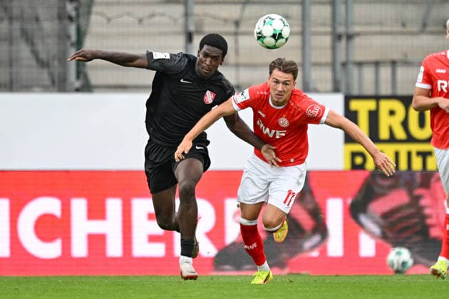 v. li. im Zweikampf Kwasi Wriedt (Havelse 11) Noah Pesch (Essen 11) 15.08.2026 ¢ Fussball ¢ Rot-Weiss Essen vs TSV Havelse, Stadion Essen, Essen, DFB DFL REGULATIONS PROHIBIT ANY USE OF PHOTOGRAPHS AS IMAGE SEQUENCES AND OR QUASI-VIDEO NRW Germany *** From left: Kwasi Wriedt (Havelse 11) and Noah Pesch (Essen 11) in a one-on-one battle, August 15, 2026 ¢ Soccer ¢ Rot Weiss Essen vs. TSV Havelse, Essen Stadium, Essen, DFB DFL regulations prohibit any use of photographs as image sequences and or quasi-video NRW Germany Copyright: xpepphotox xHorstxMauelshagenx pep00321, pep_20260815_hm_397527