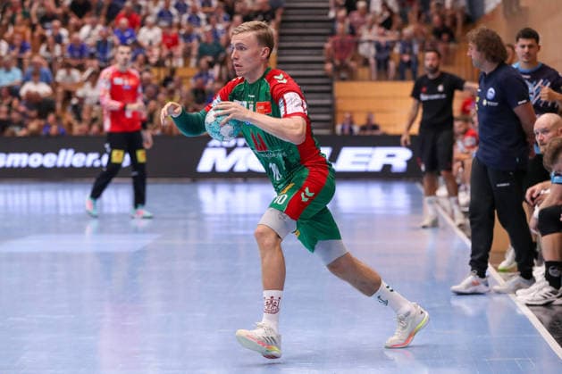 15.08.2026, xgox, Handball - Wartburg Cup SC Magdeburg - ThSV Eisenach emspor, v.l. Gisli Thorgeir Kristjansson (Magdeburg, 10) am Ball, plays the ball Eisenach *** August 15, 2026, xgox, Handball: Wartburg Cup, SC Magdeburg vs. ThSV Eisenach, emspor; from left: Gisli, Thorgeir, Kristjansson (Magdeburg); 10 has the ball; plays the ball (Eisenach)