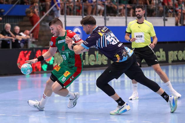 15.08.2026, xgox, Handball - Wartburg Cup SC Magdeburg - ThSV Eisenach emspor, v.l. Elvar Oern Jonsson (Magdeburg, 19), Justin Kurch (Eisenach, 52) Zweikampf, Duell, Kampf, tackle Eisenach *** August 15, 2026, xgox, Handball: Wartburg Cup, SC Magdeburg vs. ThSV Eisenach, emspor, from left: Elvar Oern Jonsson (Magdeburg), 19, Justin Kurch (Eisenach), 52; tackle, duel, battle, Eisenach
