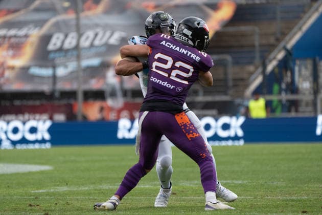 15.08.2026, xhfmx, American Football European Football Alliance EFA , Munich Ravens - Frankfurt Galaxy v.l. Louis Achaintre (Galaxy Frankfurt, 22), Justin Rodney (Munich Ravens, 33) (DFL DFB REGULATIONS PROHIBIT ANY USE OF PHOTOGRAPHS as IMAGE SEQUENCES and or QUASI-VIDEO) Frankfurt *** August 15, 2026, xhfmx, American Football European Football Alliance (EFA), Munich Ravens vs. Frankfurt Galaxy, Louis Achaintre (Galaxy Frankfurt), 22, Justin Rodney (Munich Ravens), 33. DFL and DFB regulations prohibit any use of photographs as image sequences and or quasi-video. Frankfurt